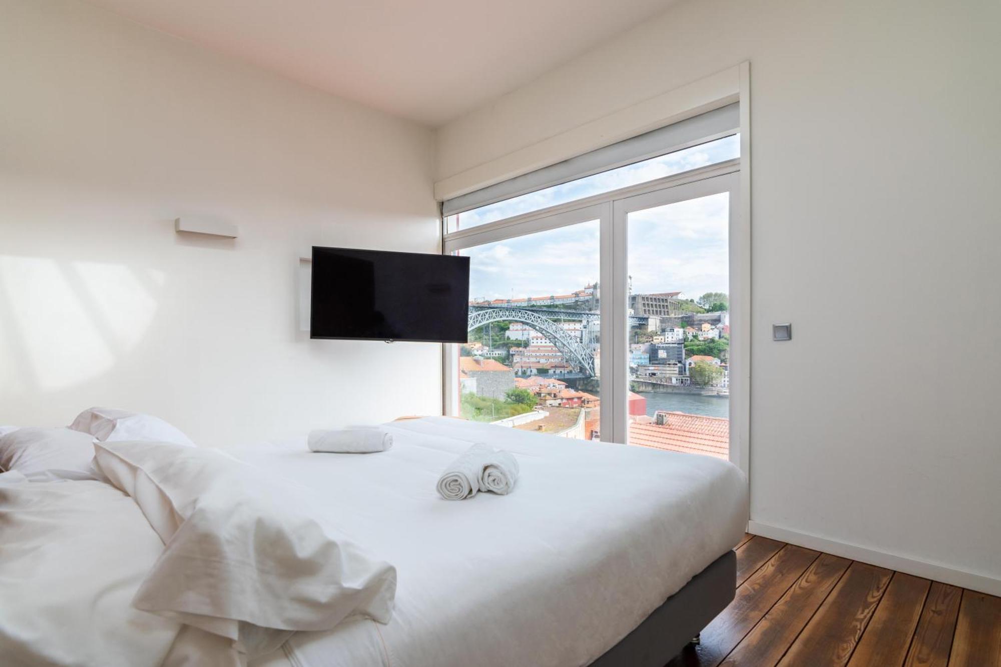 The House Ribeira Hostal
