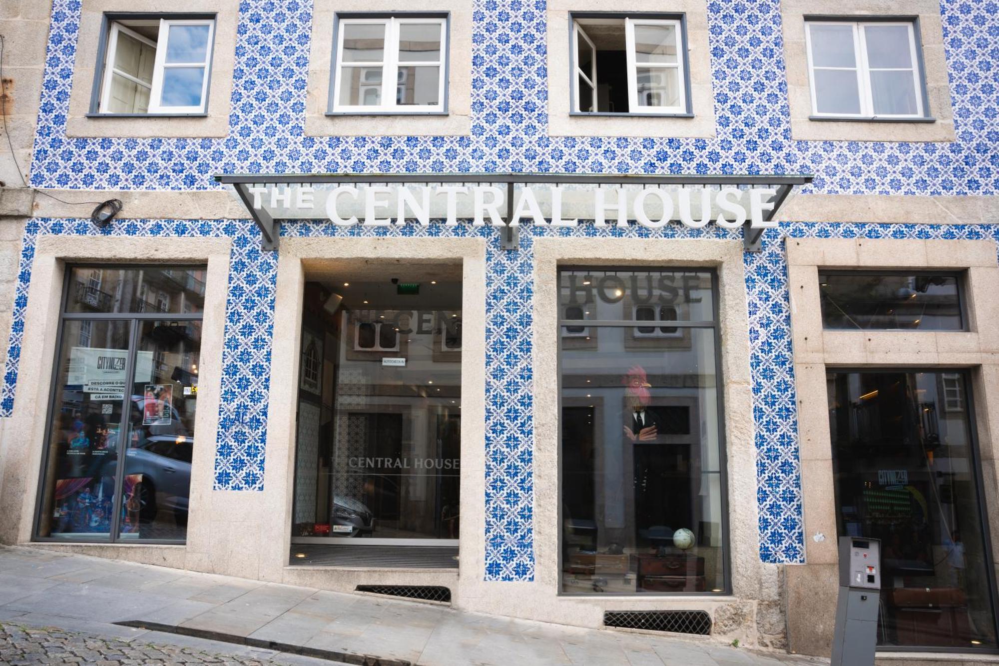 The House Ribeira Hostal